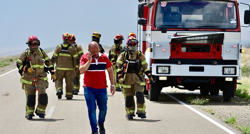 CONTINÚAN LOS ARDUOS TRABAJOS PARA EXTINGUIR EL INCENDIO AL NORTE DE PUERTO MADRYN