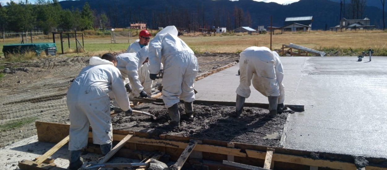 EL GOBIERNO PROVINCIAL CONSTRUYE UN GALPÓN Y OFICINAS EN LA BASE DE BRIGADISTAS DE INCENDIOS DE LAS GOLONDRINAS