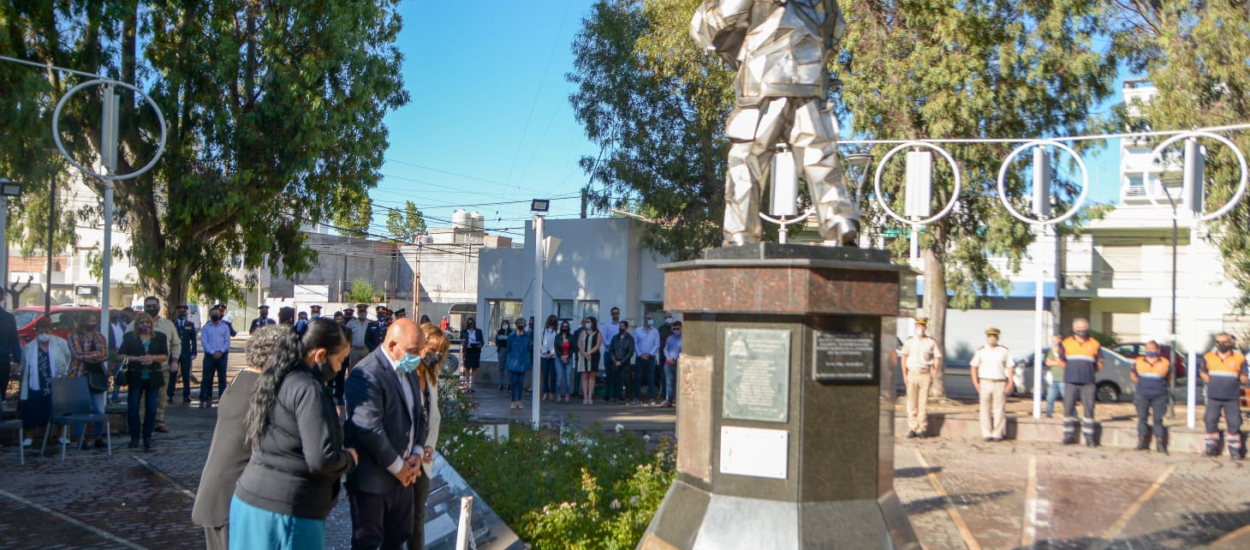 EL INTENDENTE PARTICIPÓ DEL ACTO EN HOMENAJE A LOS 25 BOMBEROS CAÍDOS EN EL CUMPLIMIENTO DE SU DEBER