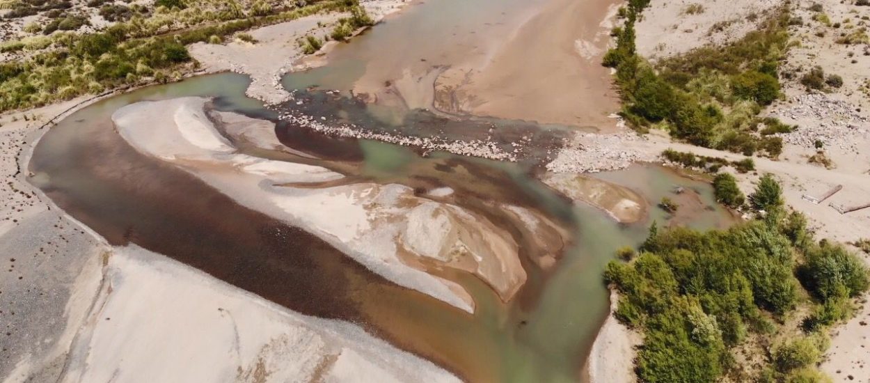 “SE ESTÁN ROBANDO EL AGUA” CONSIDERÓ TERENZI A ORILLAS DEL RÍO CHUBUT EN LAS PLUMAS