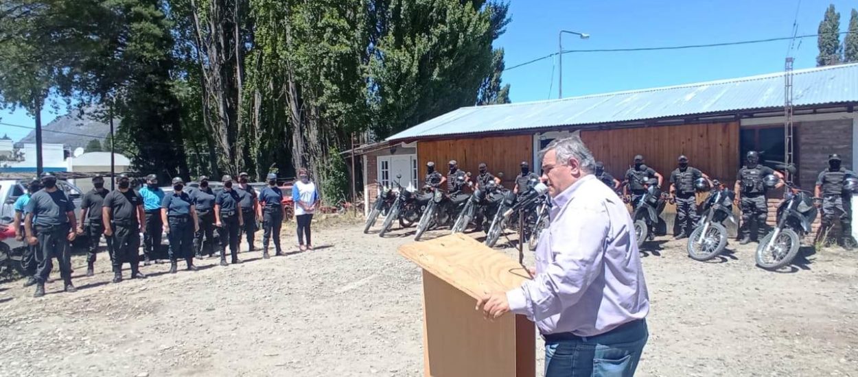 COMARCA ANDINA: EL GOBIERNO PRESENTÓ LA DIVISIÓN COMUNITARIA Y EL GRUPO DE RESPUESTA INMEDIATA MOTORIZADA DE LA POLICÍA DEL CHUBUT