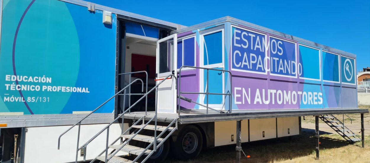 EDUCACIÓN: INICIA LA FORMACIÓN EN OFICIOS EN EL AULA TALLER MÓVIL INSTALADA EN PUERTO MADRYN