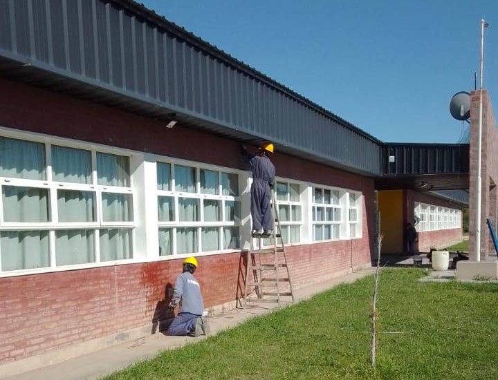 EL GOBIERNO DEL CHUBUT REALIZA REFACCIONES EN LA ESCUELA N° 781 DE DOLAVON