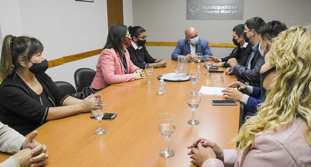 SASTRE SE REUNIÓ CON LOS NUEVOS INTEGRANTES DE LA COMISIÓN DE NOVELES DEL COLEGIO DE ABOGADOS DE PUERTO MADRYN