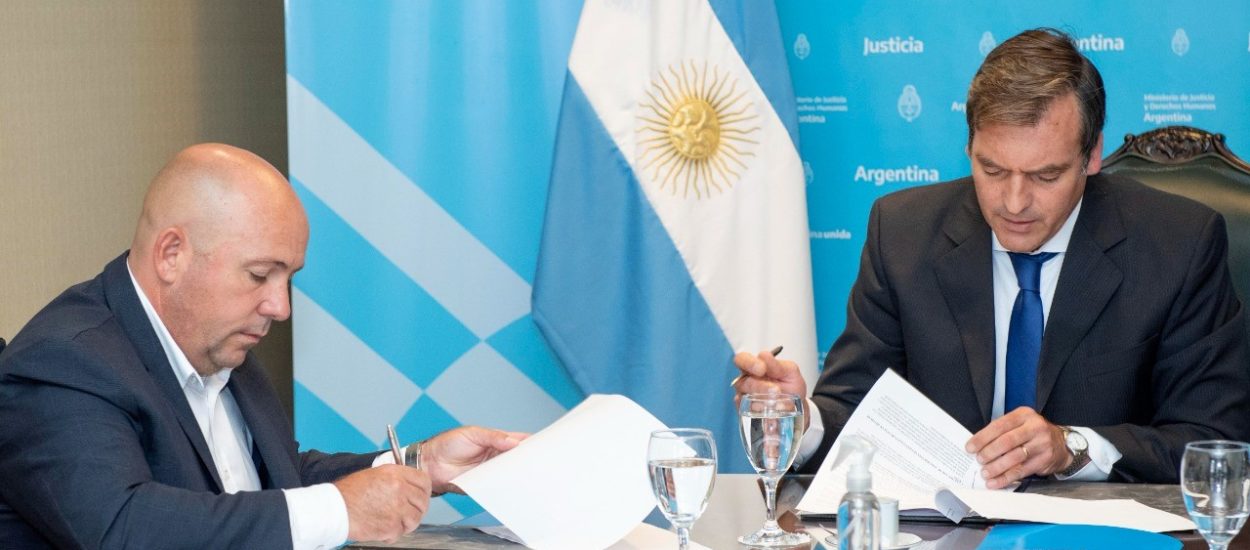 SASTRE Y SORIA FIRMARON UN CONVENIO Y MADRYN SERÁ EL PRIMER MUNICIPIO FUERA DE BUENOS AIRES EN CONTAR CON UNA UNIDAD PARA TRAMITAR CERTIFICADOS DE ANTECEDENTES