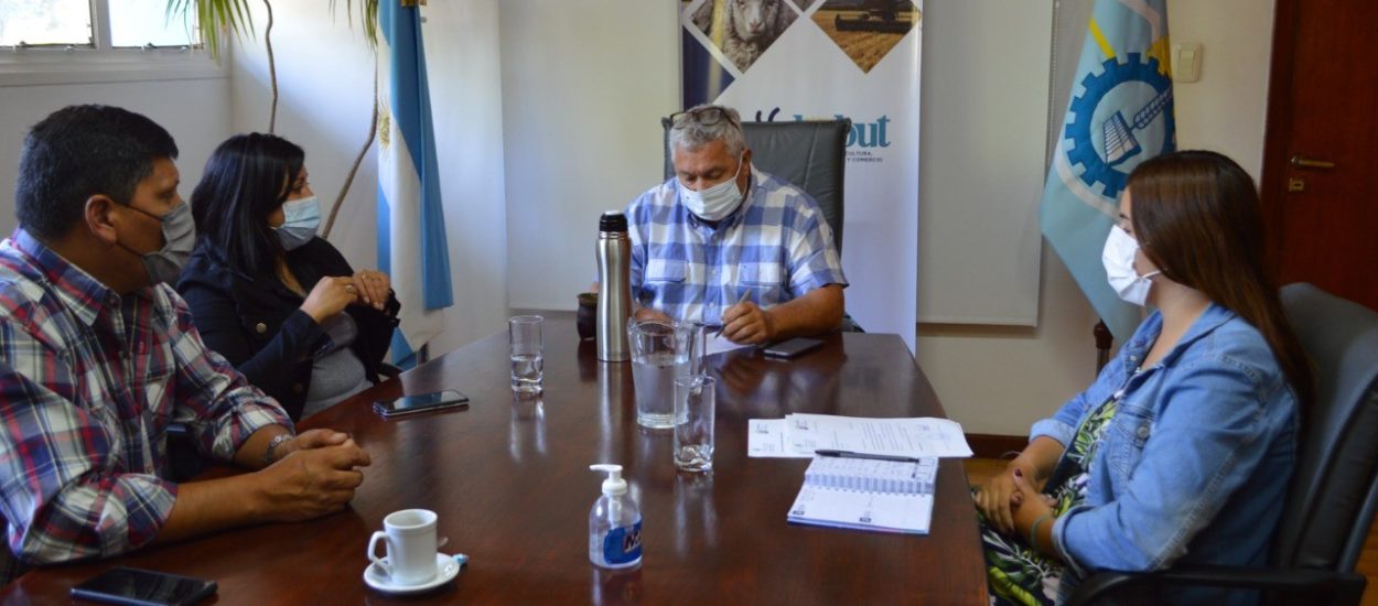 EL GOBIERNO DE LA PROVINCIA ASISTIÓ A LAS LOCALIDADES DE ATILIO VIGLIONE Y BUEN PASTO CON FORRAJE PARA PRODUCTORES DE LA REGIÓN