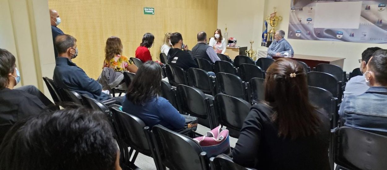  SALUD: PURATICH VISITÓ ESQUEL Y ELOGIÓ EL DESARROLLO DE LA VACUNACIÓN CONTRA EL COVID-19 EN LA CORDILLERA