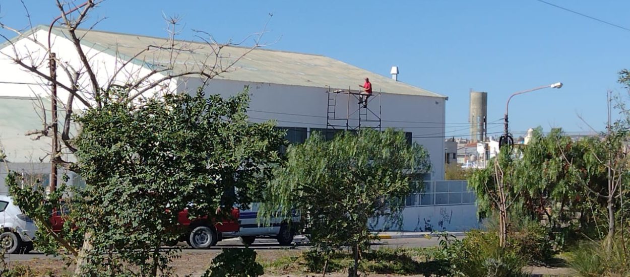 EL GOBIERNO PROVINCIAL AVANZA CON LAS REPARACIONES EN LA ESCUELA N° 162 DE PUERTO MADRYN