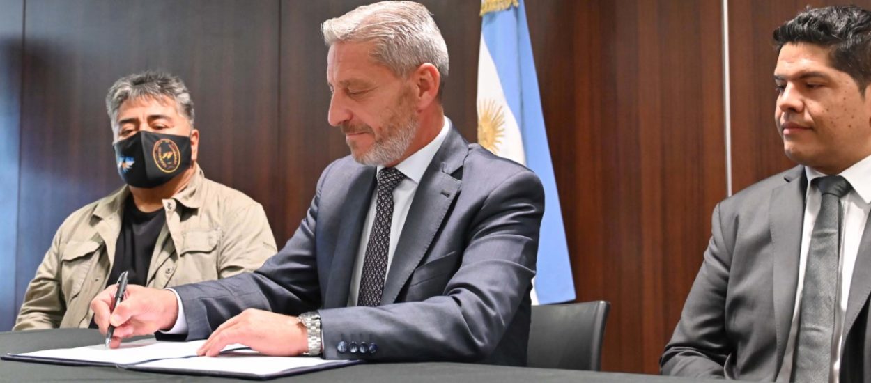 ARCIONI FIRMÓ EL DECRETO PARA EL CUMPLIMIENTO DE LA LEY DE INGRESO AL ESTADO DE FAMILIARES DIRECTOS DE EX COMBATIENTES DE MALVINAS