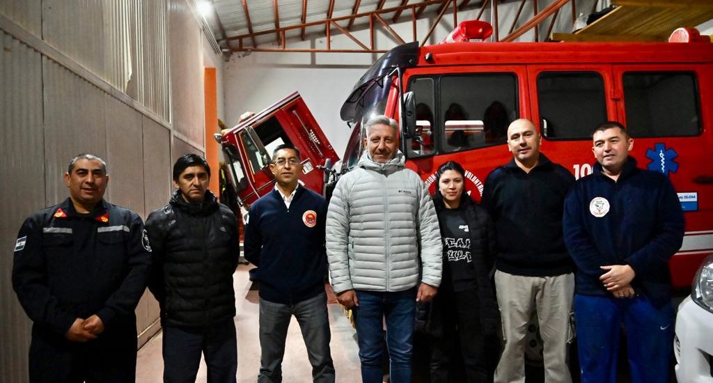 GOBERNADOR COSTA: ARCIONI RECORRIÓ EL CUARTEL DE BOMBEROS VOLUNTARIOS Y VISITÓ A VECINOS EMPRENDEDORES