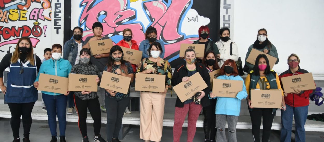 EL GOBIERNO DEL CHUBUT CONTINÚA CON LA ENTREGA DE NETBOOKS