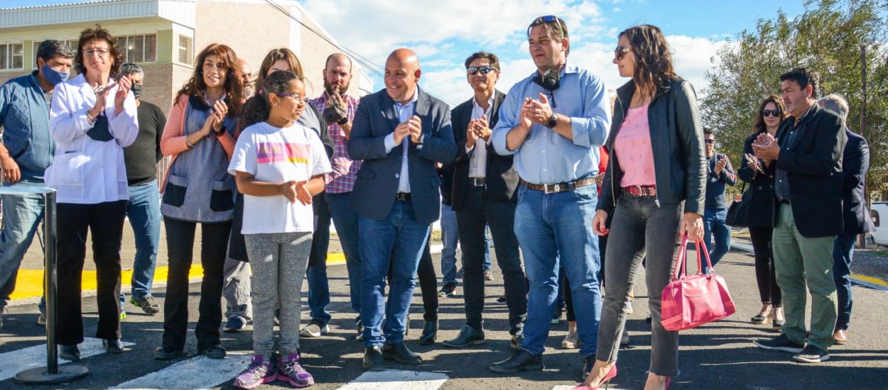EL INTENDENTE INAUGURÓ LA PAVIMENTACIÓN DE LA CALLE ROSALES, QUE SE EJECUTÓ CON FONDOS PROPIOS DEL MUNICIPIO