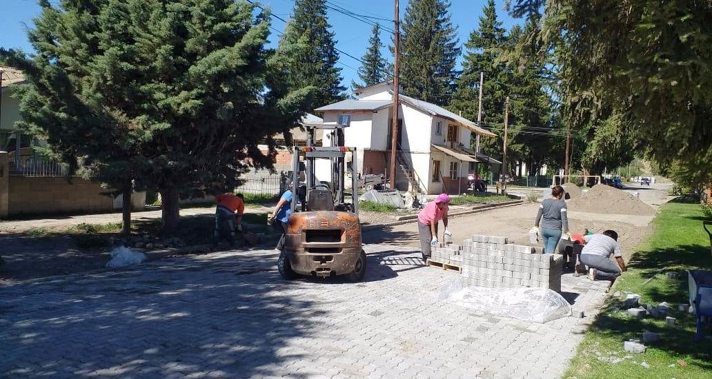 LA ADMINISTRACIÓN DE VIALIDAD PROVINCIAL FINANCIA PAVIMENTO INTERTRABADO EN TREVELIN