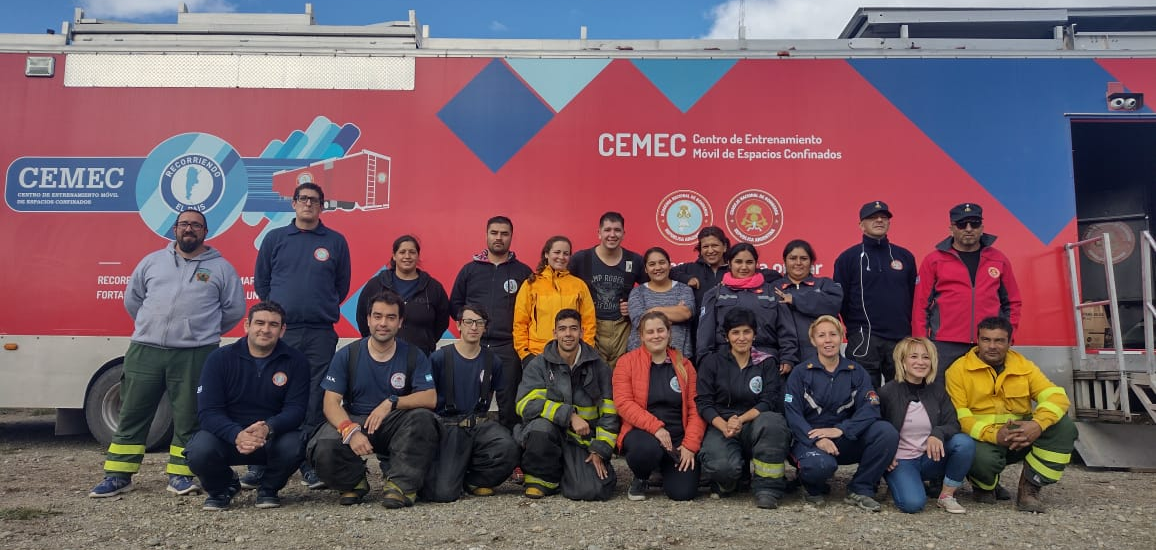 BOMBEROS DEL OESTE CHUBUTENSE SE CAPACITARON EN EL CENTRO DE ENTRENAMIENTO MÓVIL DE ESPACIOS CONFINADOS