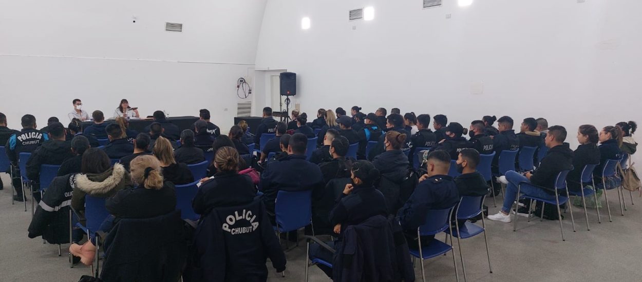 COMODORO RIVADAVIA: LA POLICÍA DEL CHUBUT SE CAPACITÓ PARA ABORDAR CON PROFESIONALISMO LOS CASOS DE SALUD MENTAL  