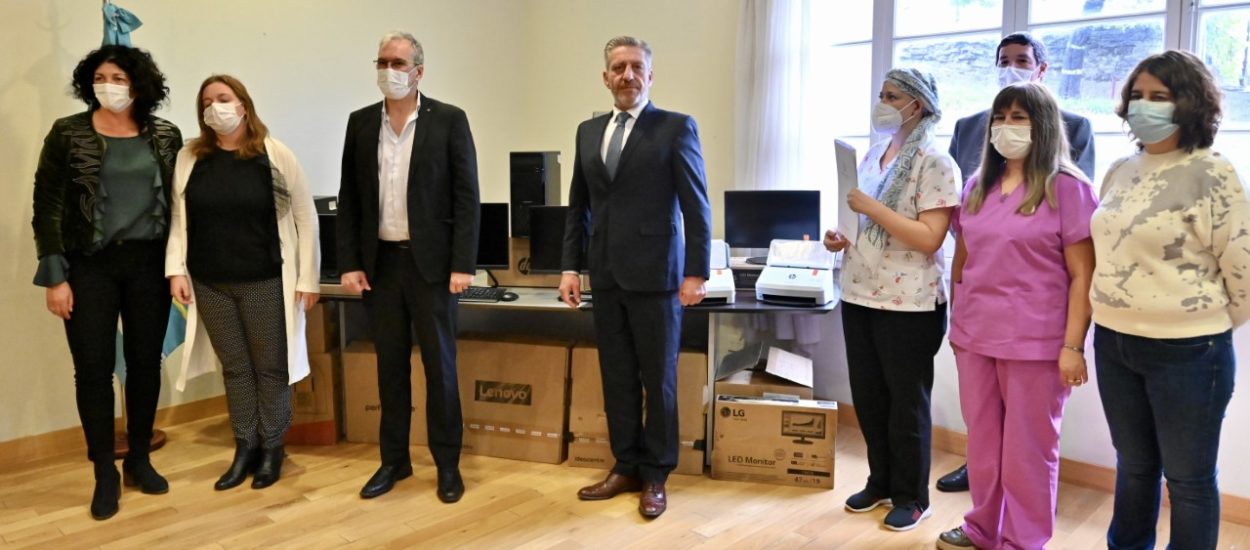 ARCIONI ENTREGÓ EQUIPAMIENTO INFORMÁTICO AL HOSPITAL REGIONAL DE COMODORO RIVADAVIA