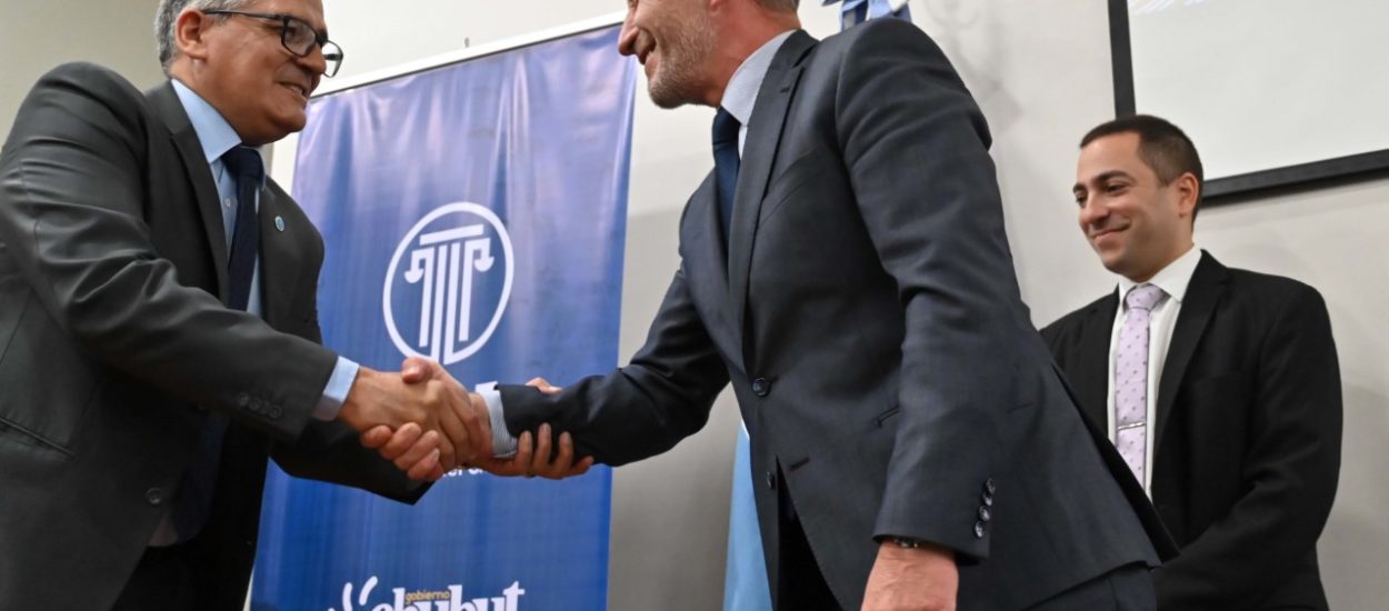 ARCIONI ENCABEZÓ LA PRESENTACIÓN DE LA ESCUELA DE ABOGADAS Y ABOGADOS DEL ESTADO DEL CHUBUT