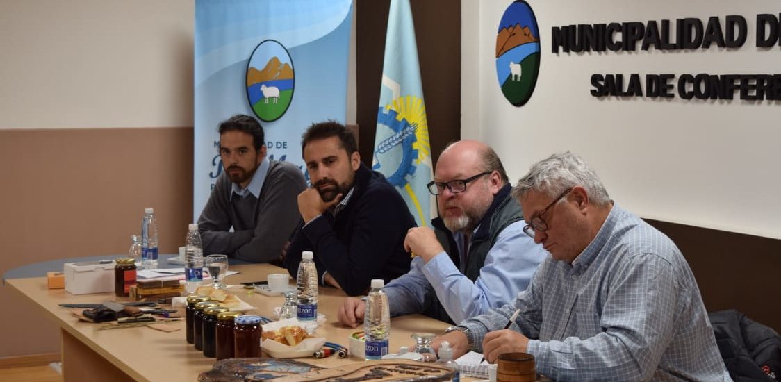 PROVINCIA COORDINA PROYECTOS PRODUCTIVOS CON PRODUCTORES DE RÍO MAYO Y ALTO RÍO SENGUER