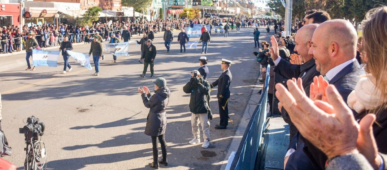 MULTITUDINARIA PARTICIPACIÓN EN EL ACTO POR EL 25 DE MAYO EN PUERTO MADRYN