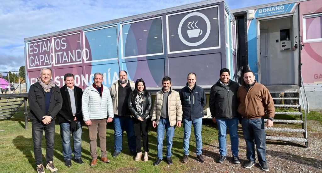 ARCIONI INAUGURÓ LA NUEVA CISTERNA DE AGUA Y LA COMISARÍA DE LA MUJER EN CHOLILA