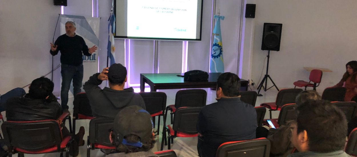 PROVINCIA CAPACITÓ A PRODUCTORES Y ALUMNOS DE LA ESCUELA AGROPECUARIA DE SARMIENTO