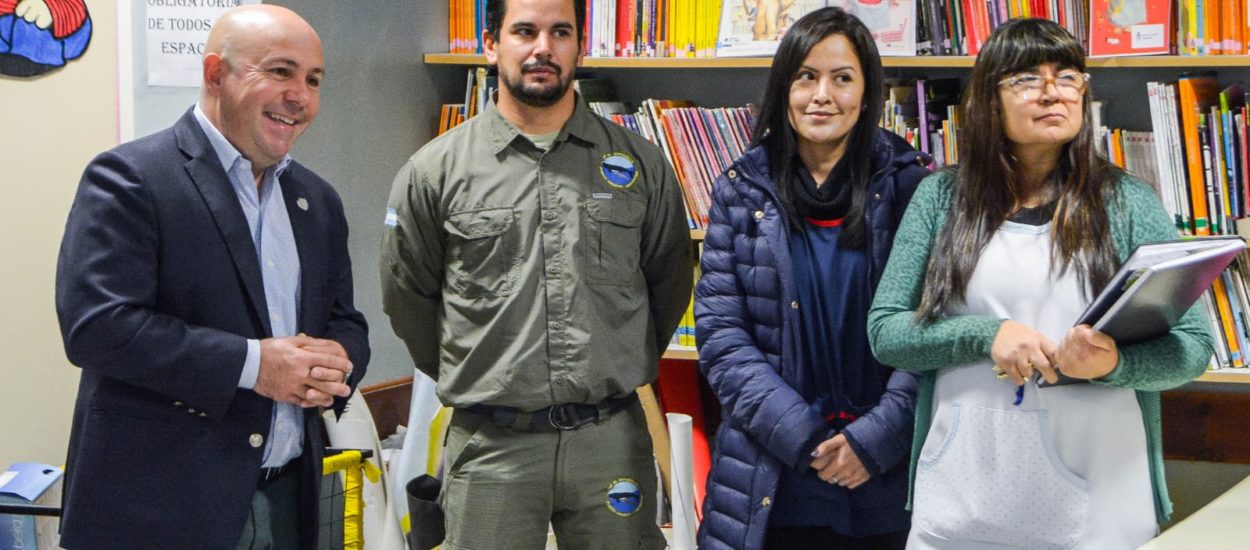 SASTRE ENCABEZÓ EL LANZAMIENTO DEL PROGRAMA “LOS CHICOS DE MADRYN RECIBEN A LAS BALLENAS” EN LA ESCUELA Nº 219 DEL BARRIO PUJOL