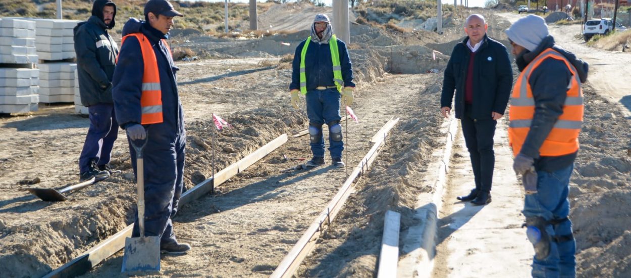 EL INTENDENTE RECORRIÓ LAS OBRAS QUE SE ESTÁN EJECUTANDO EN EL BARRIO NUEVA CHUBUT