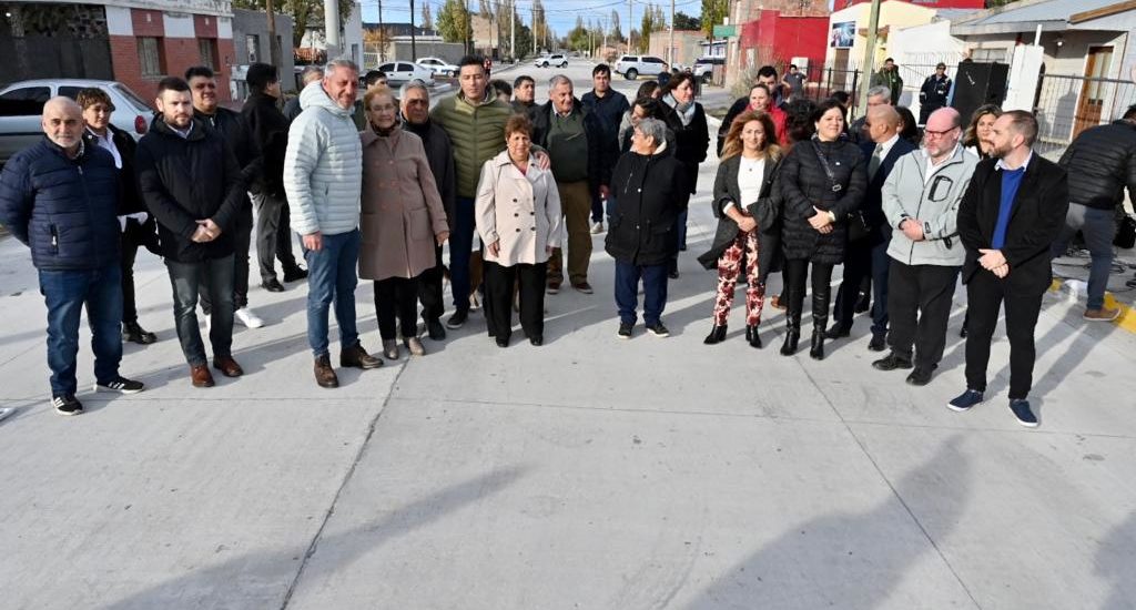 SARMIENTO: ARCIONI PARTICIPÓ DE LA INAUGURACIÓN DE PAVIMENTO Y ENTREGÓ EQUIPAMIENTO A BOMBEROS VOLUNTARIOS