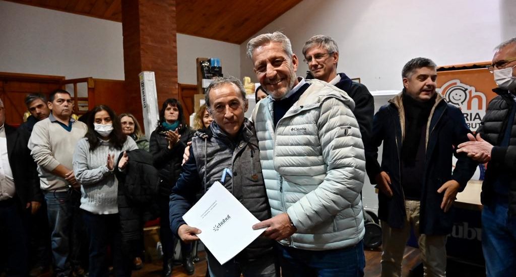 ARCIONI FIRMÓ EL INICIO DE OBRA PARA AMPLIAR EL HOSPITAL ZONAL DE ESQUEL Y ENTREGÓ APORTES A INSTITUCIONES