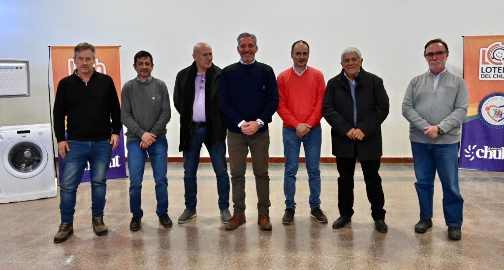 ARCIONI FIRMÓ UN ACUERDO POR MÁS DE 600 MILLONES DE PESOS PARA LA PREVENCIÓN DE INCENDIOS FORESTALES Y RURALES EN LA COMARCA ANDINA