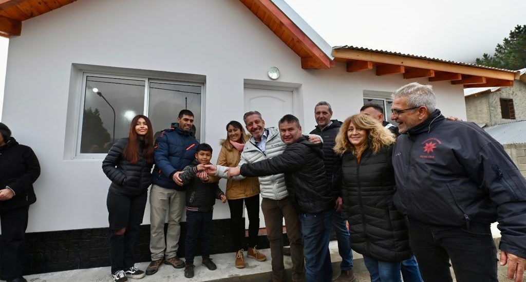 LAGO PUELO: ARCIONI DEJÓ HABILITADA LA ESCUELA DE NIVEL INICIAL N°4406 Y ANUNCIÓ NUEVAS OBRAS