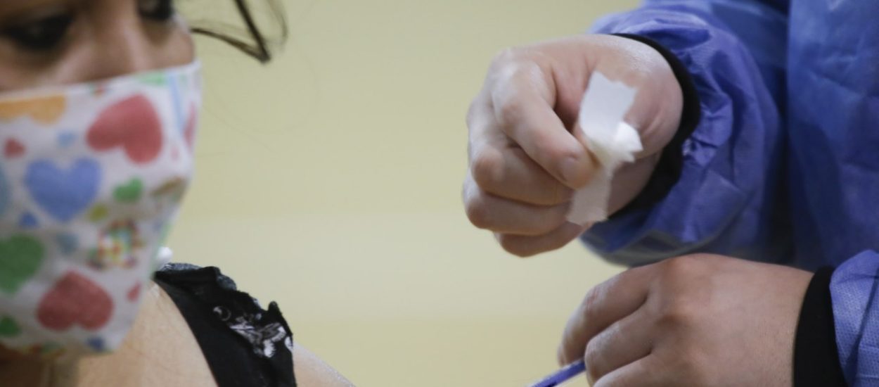 PROVINCIA LE SOLICITA A LA POBLACIÓN APLICARSE LA VACUNA DE REFUERZO CONTRA EL COVID-19 ANTES DE LA LLEGADA DEL INVIERNO