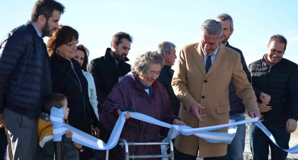 ARCIONI INAUGURÓ LA PROTECCIÓN DEL ARROYO LA MATA Y ANUNCIÓ MEJORAMIENTOS PARA EL BARRIO LOS ARENALES DE COMODORO RIVADAVIA