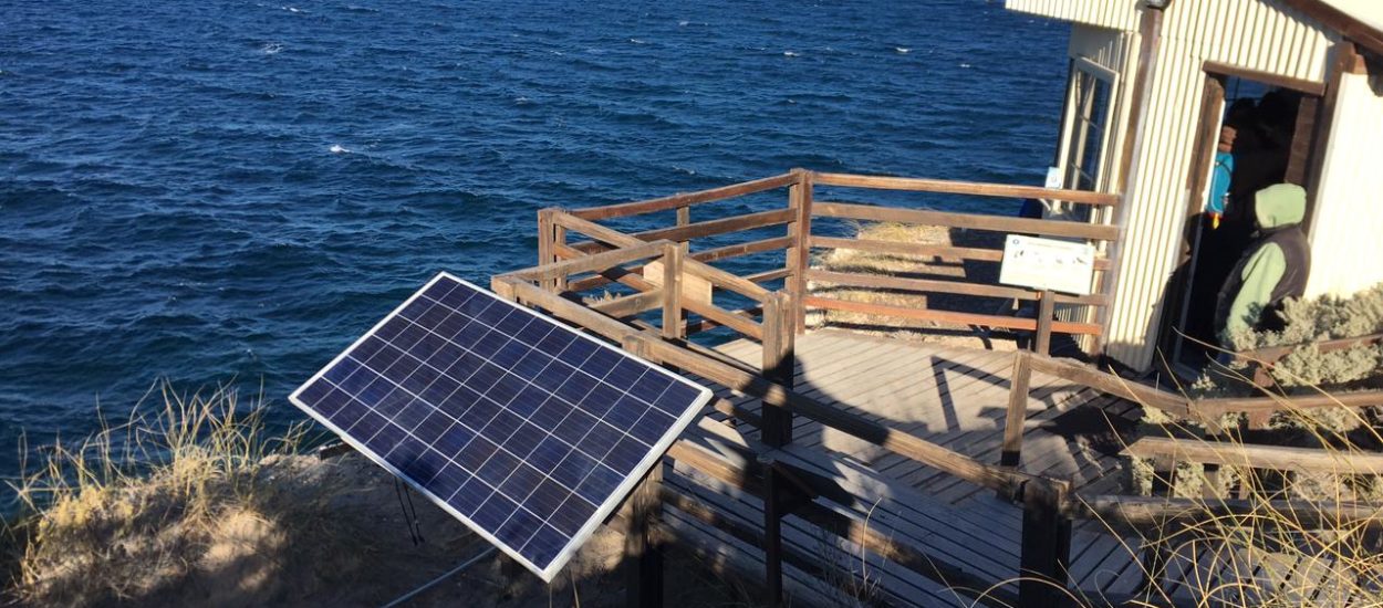 EL GOBIERNO PROVINCIAL INSTALÓ PANELES SOLARES EN EL OBSERVATORIO PUNTA FLECHA DE LA FUNDACIÓN PATAGONIA NATURAL