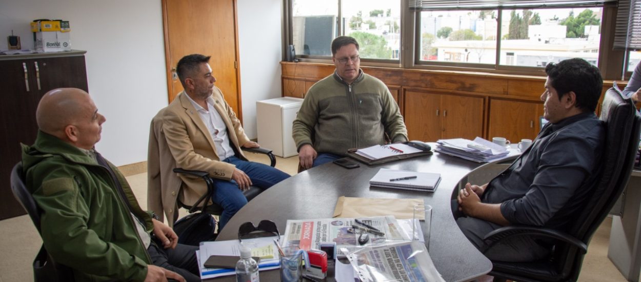 EL GOBIERNO DEL CHUBUT ACORDÓ MESA DE TRABAJO CON LA FEDERACIÓN DE BOMBEROS VOLUNTARIOS