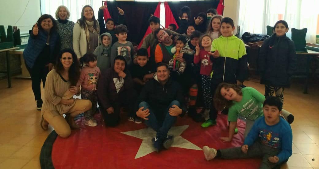 TALLER DE TEATRO EN EL COMEDOR INFANTIL