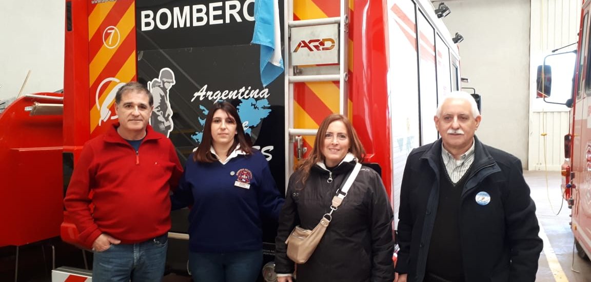 UN VETERANO DE MALVINAS SE REENCUENTRA CON UN BOMBERO DE MADRYN DESPUÉS DE 40 AÑOS