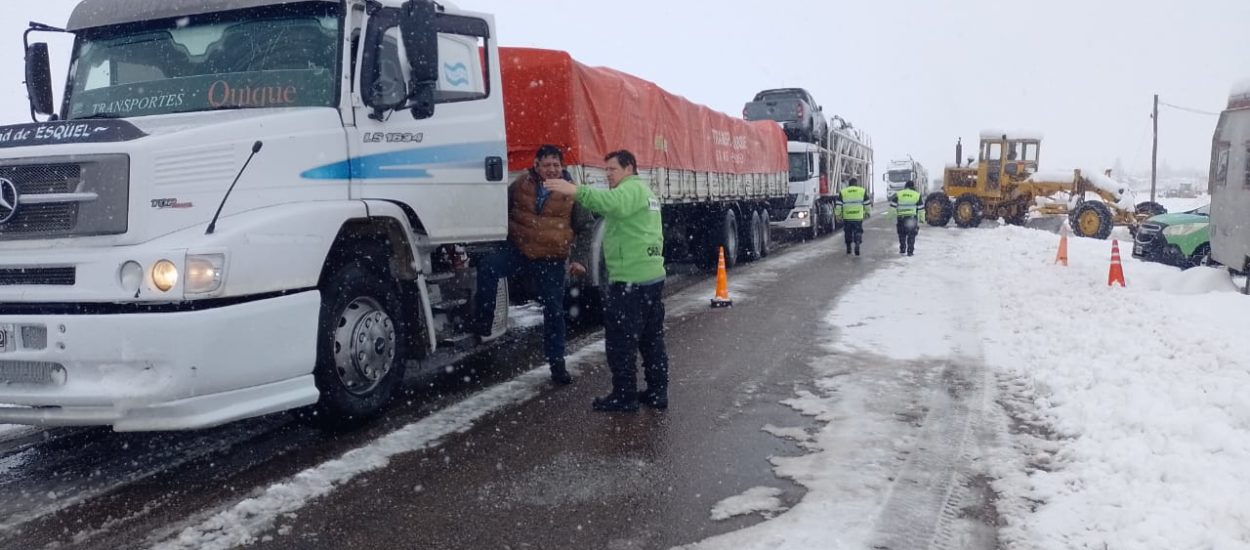 Provincia continúa con los trabajos de asistencia a pobladores afectados por el temporal y se mantienen los controles en diferentes rutas