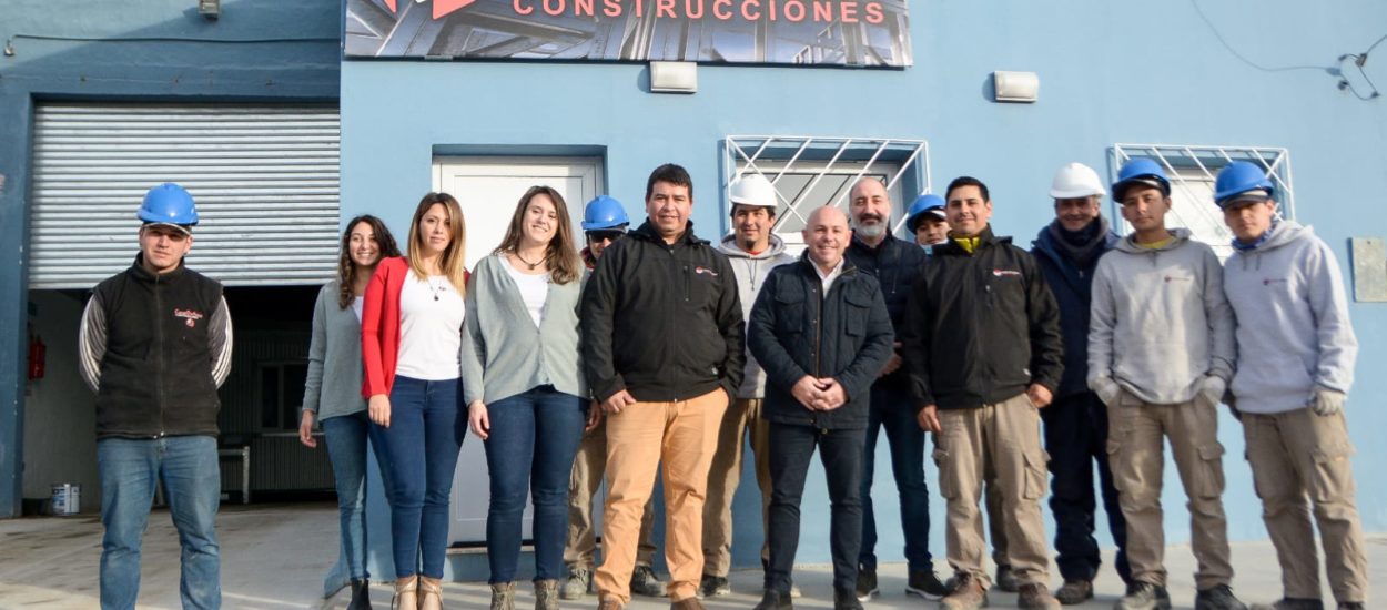 SASTRE SIGUE ACOMPAÑANDO A EMPRENDEDORES LOCALES: VISITÓ LA EMPRESA “CASAS DE ACERO”