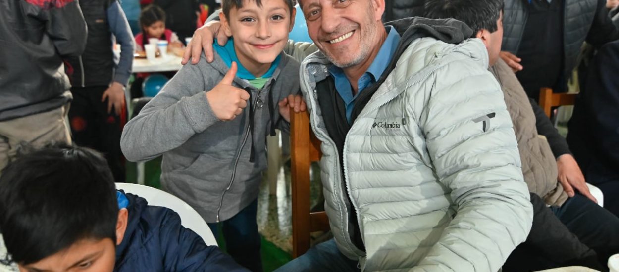 Mes de las Infancias: Arcioni entregó bicicletas y compartió una jornada de actividades en Aldea Apeleg