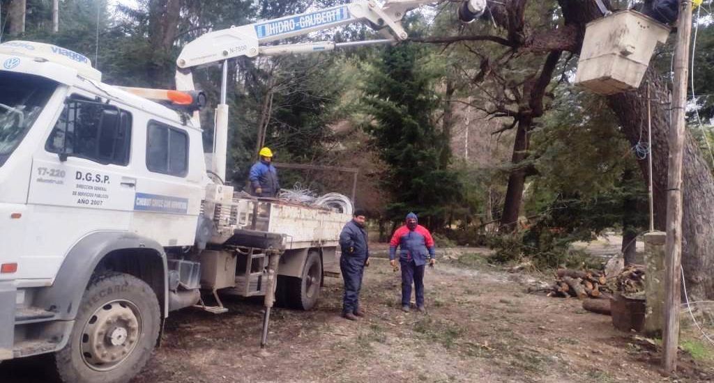 El Gobierno provincial realizó reparaciones en las líneas eléctricas de Puerto Patriada y Lago Blanco