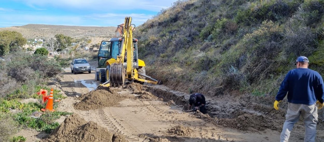 El Gobierno provincial y la Municipalidad de Puerto Pirámides realizaron reparaciones en cañerías de agua potable