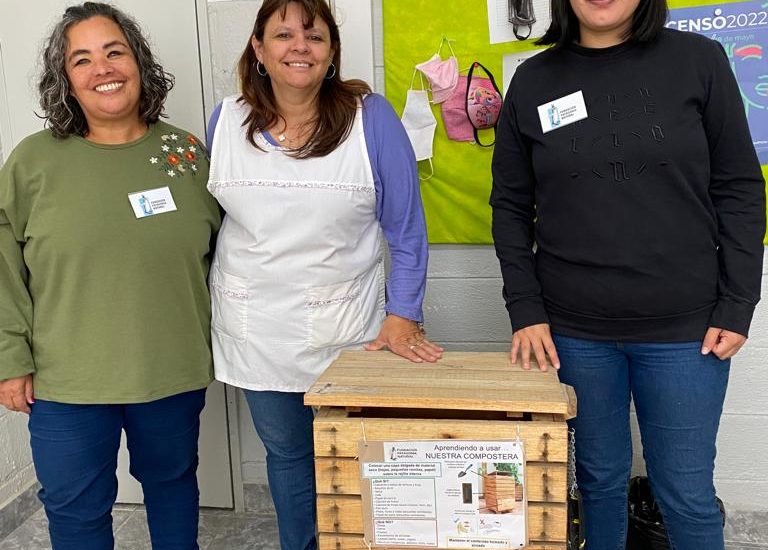 Fundación Patagonia Natural entrega composteras en Escuelas