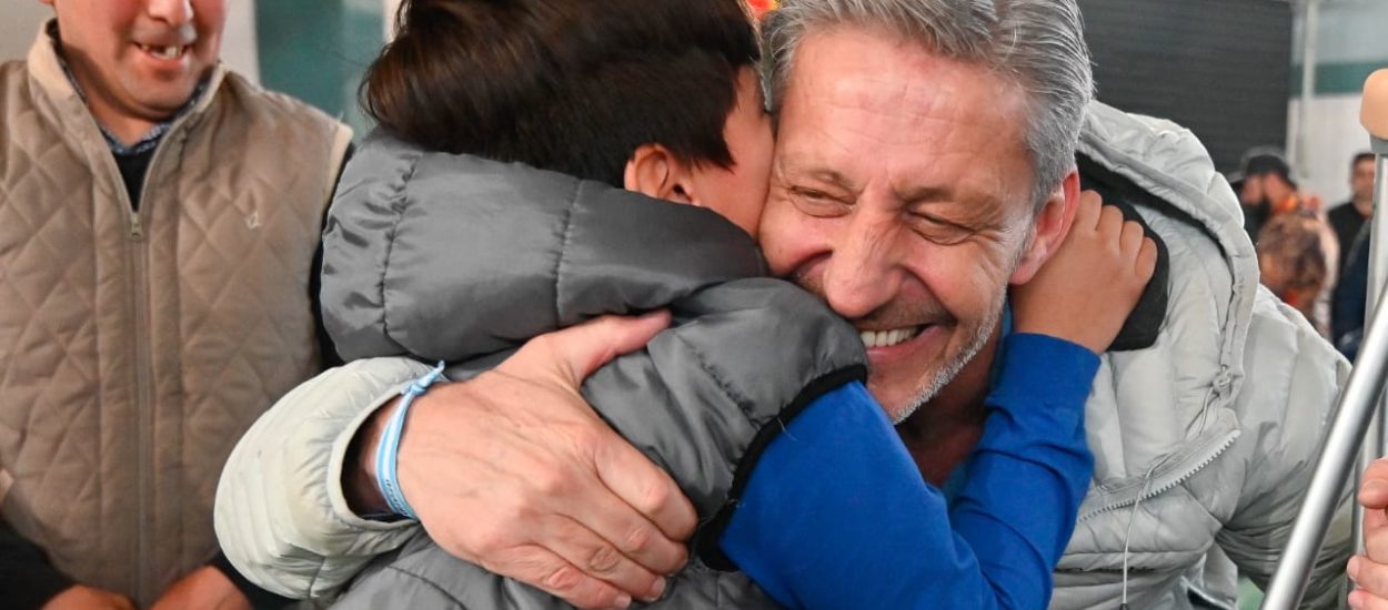 Mes de las Infancias: Arcioni entregó bicicletas y compartió una jornada de actividades en Aldea Apeleg