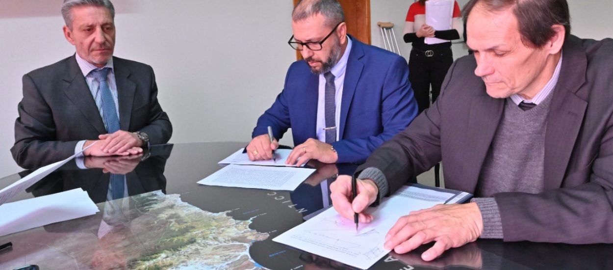 Arcioni firmó convenios con las Cooperativas de Trelew y Puerto Madryn por más de 122 millones de pesos