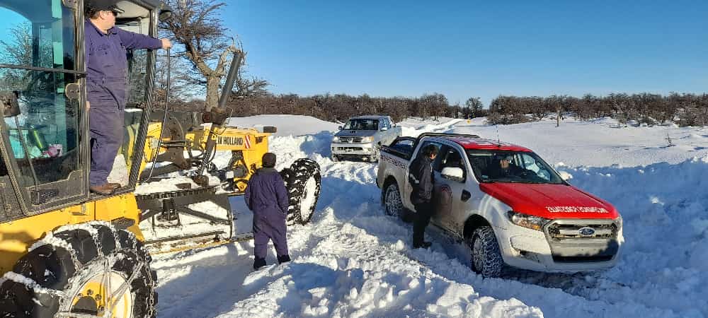 Vialidad Provincial despejó 20 kilómetros de nieve para permitir el acceso a pobladores