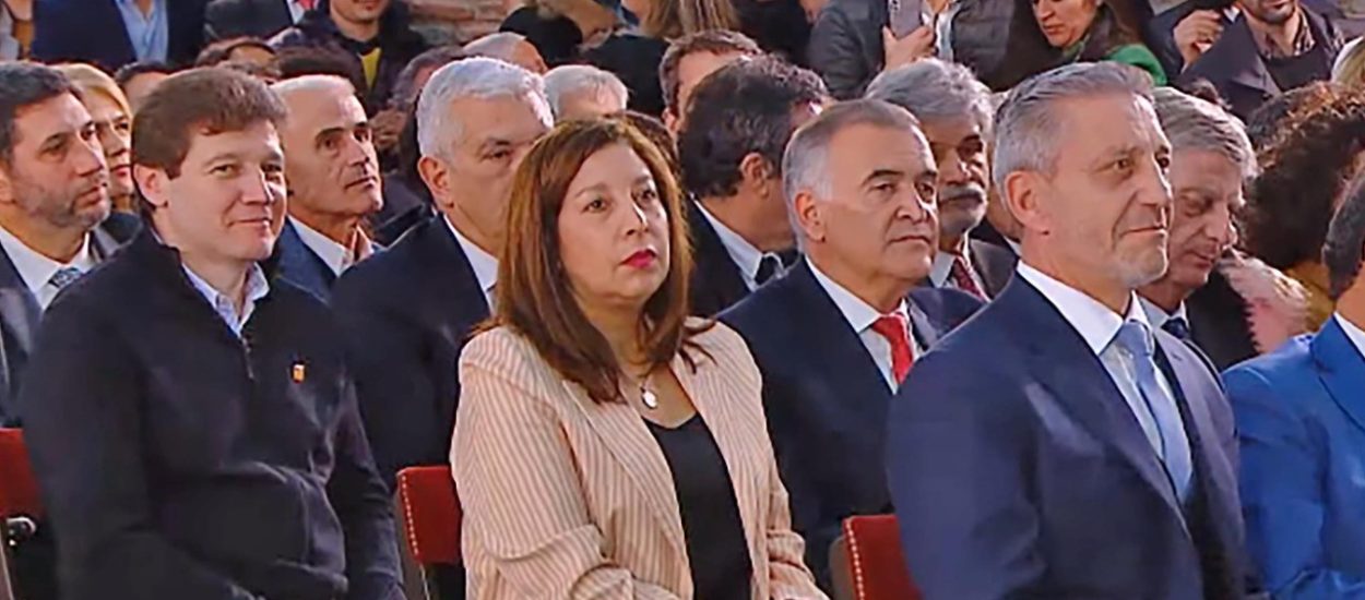 Arcioni participó de la asunción de Sergio Massa como nuevo Ministro de Economía de la Nación