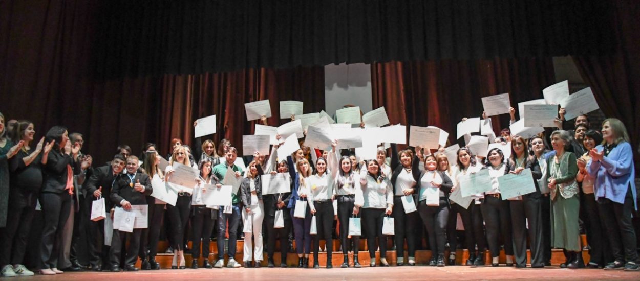 Con récord de graduados, la Universidad del Chubut celebró su Colación de Grados IX 