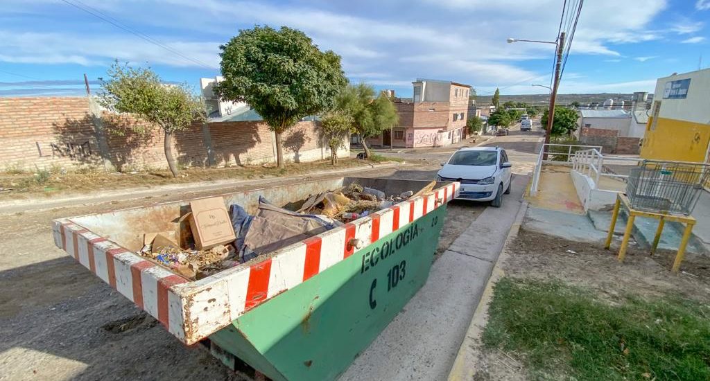 LA CAMPAÑA DE LIMPIEZA LLEGA A LOS BARRIOS PUJOL Y GOBERNADOR GALINA  