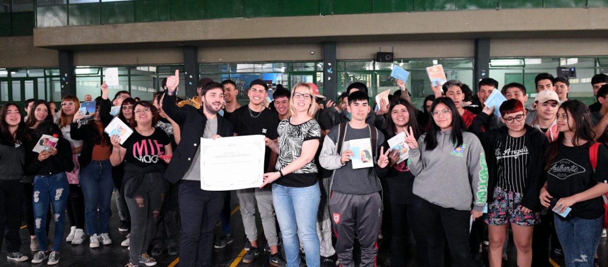 Torres conversó con alumnos de Trelew y Gaiman: “Vamos a poner el foco en la educación”